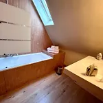 Du Rochelu 4 Etoiles 5000 M2 Of Garden, Near To Mont Saint Michel & Granville Island Bourguenolles