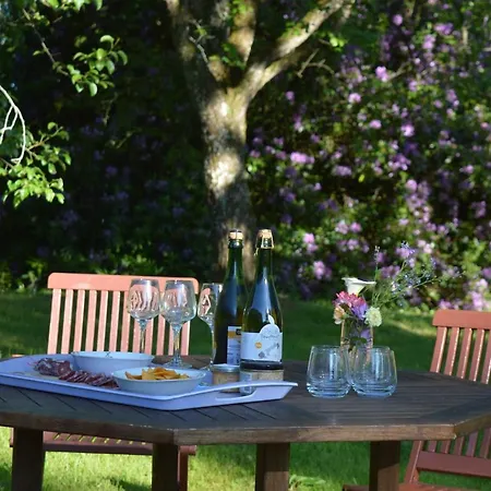 Du Rochelu 4 Etoiles 5000 M2 Of Garden, Near To Mont Saint Michel & Granville Island Дом отдыха Bourguenolles