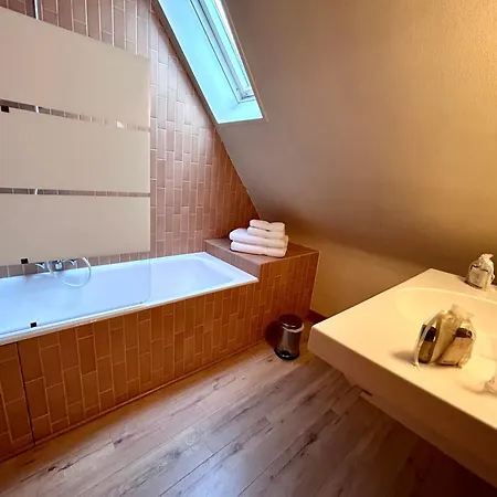 Du Rochelu 4 Etoiles 5000 M2 Of Garden, Near To Mont Saint Michel & Granville Island Bourguenolles