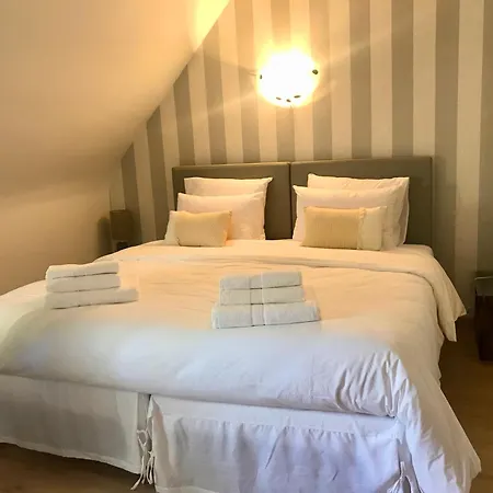 Semesterbostad Du Rochelu 4 Etoiles 5000 M2 Of Garden, Near To Mont Saint Michel & Granville Island Bourguenolles