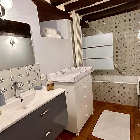 Du Rochelu 4 Etoiles 5000 M2 Of Garden, Near To Mont Saint Michel & Granville Island Bourguenolles