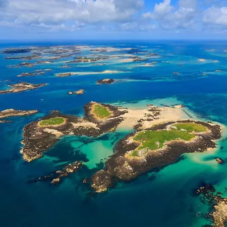 Du Rochelu 4 Etoiles 5000 M2 Of Garden, Near To Mont Saint Michel & Granville Island Bourguenolles