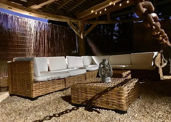 Du Rochelu 4 étoiles 5000 M2 Of Garden, Near To Mont Saint Michel&granville Island Hébergement de vacances Bourguenolles